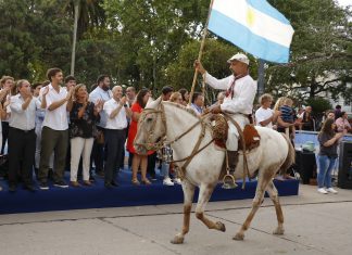 Desfile tradicionalista en honor a la firma del Tratado del Pilar