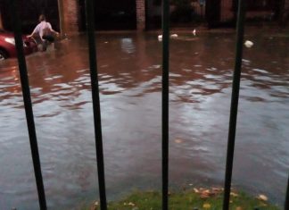 Llueve en Pilar y aparecieron las primeras calles bajo el agua
