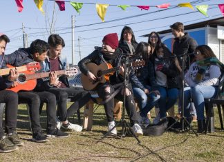 Tarde de música en Envión de Derqui