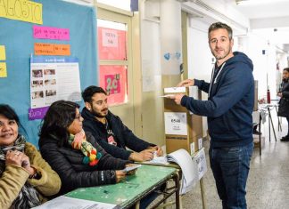 Federico Achával votó hoy en la Escuela Primaria N°2 de Manuel Alberti