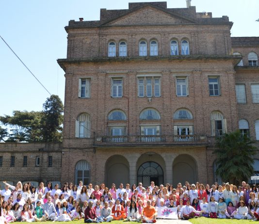 VIII Retiro Internacional de Yoga Hari Om.