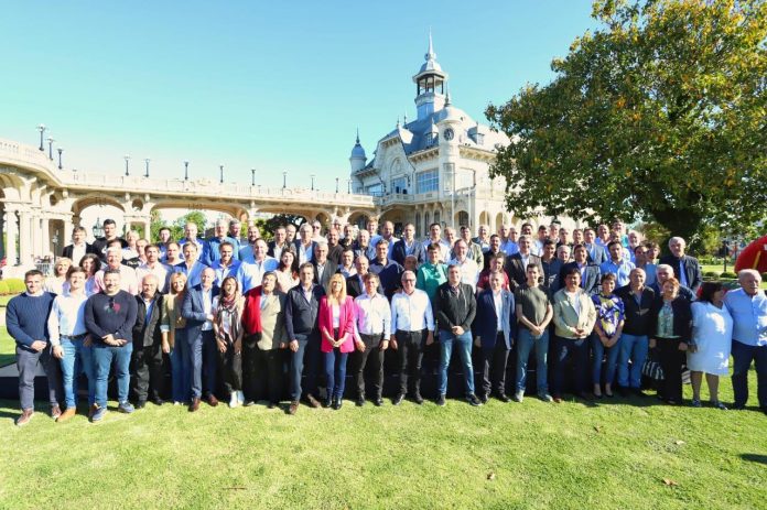 Kicillof con intendentes Kicillof con intendentes actuales y electos