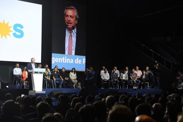 Federico Achaval participó del cierre de campaña de Alberto Fernandez