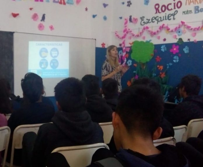 Talleres sobre bullying y grooming para padres y alumnos