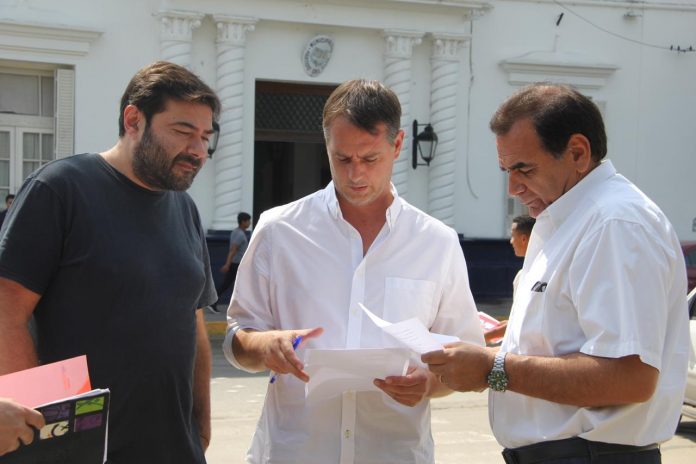 Laurent traspaso Santiago Laurent, Molina y Silvio Rodriguez critican la falta de colaboracion del municipio en el traspaso