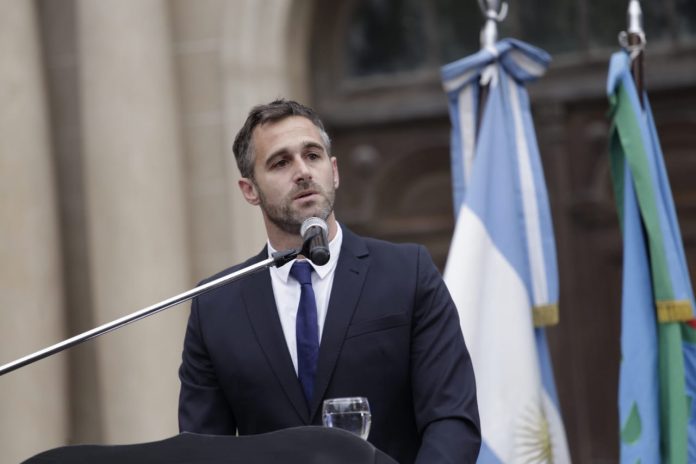 Achával plantea un Concejo contra el Hambre El intendente Achával plantea un Concejo contra el Hambre