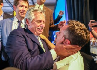 Achával: “Junto a Alberto estamos construyendo una Argentina de pie” Achaval junto a Alberto Fernandez en el lanzamiento de Argentina Hace