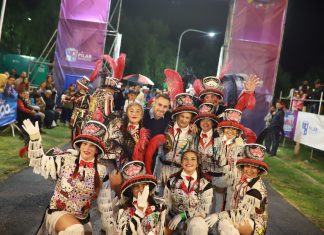 A pura música y color arrancó la fiesta del Carnaval del Bicentenario Carnaval del Bicentenario en el polideportivo municipal