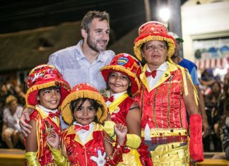 Achával en los precarnavales: «Hoy más que nunca compartimos la cultura y la identidad que nos unen» Achával en la apertura de los precarnavales: "Hoy más que nunca compartimos la cultura y la identidad que nos unen"
