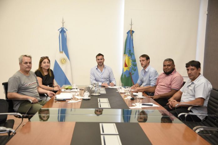Anuncian bono de 4 mil pesos para empleados municipales Fuerte apoyo de Achával a los trabajadores municipales con un bono de $4000