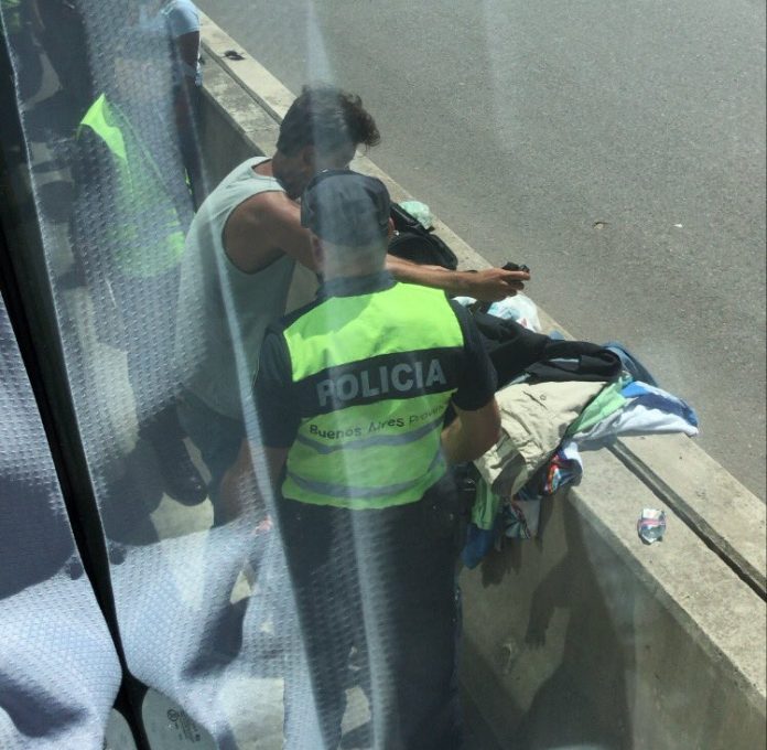 Detienen degenerado que filmaba una nena en un colectivo de la linea 57