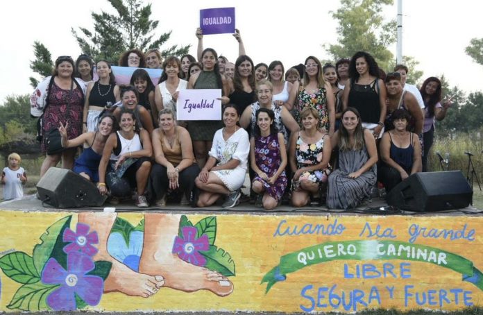 Con arte, música y reflexión se conmemoró el Día de la Mujer en Derqui Con arte, música y reflexión se conmemoró el Día de la Mujer en Derqui