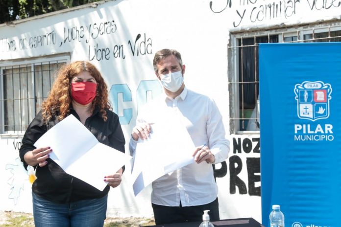 Achával firmó un convenio para sumar asistencia a personas con adicciones