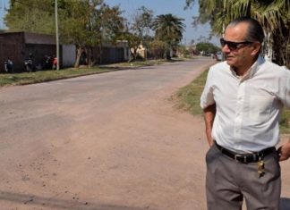 Un diputado dejó el micrófono abierto mientras se sacaba fotos en plena sesión Cipolini
