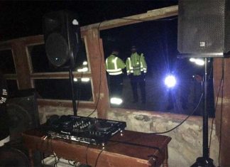 Policías irrumpieron una fiesta swinger para clausurarla y fueron confundidos con strippers policias fiesta swinger