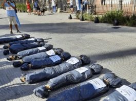 Repudio ante la instalación con bolsas mortuorias realizada por la oposición bolsas mortuorias