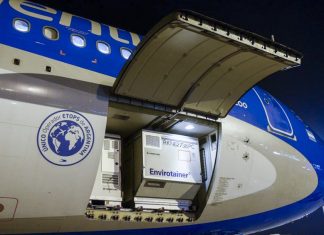 Llegaron dos aviones con vacunas de Sinopharm dos aviones