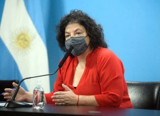 Penes de madera: la palabra de Carla Vizzotti luego de las quejas de la oposición