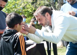 Laurent en entrega de anteojos: «Les devolvimos a las familias de Pilar el derecho a la salud»