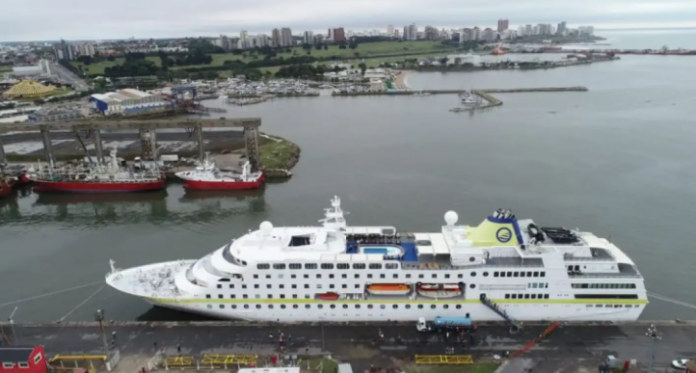 Vizzotti habló sobre el crucero procedente de Cabo Verde
