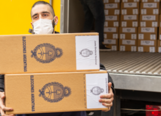 Comenzó la distribución de más de 100 mil urnas en todo el país