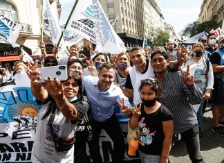 El intendente Achával acompañó la celebración por el Día de la Democracia en Plaza de Mayo Día de la Democracia en Plaza de Mayo