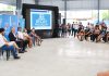 Achával y Perczyk visitaron un jardín en construcción en el barrio Agustoni y se reunieron con estudiantes Perczyk