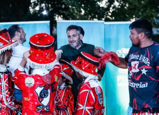 Achával entregó subsidios a las murgas que llenarán de color y ritmo a Pilar