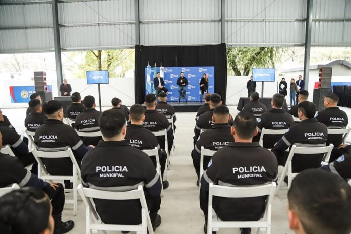 284217627_570742401083732_4784536827712761376_n egresados del curso para agente de la Guardia Urbana