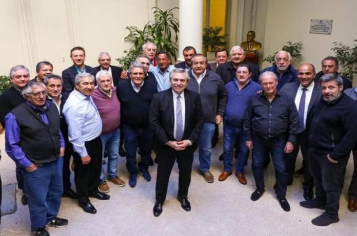 Alberto-sindicalistas-696x461 El Gobierno convoca a sindicalistas y empresarios para alinear precios y salarios