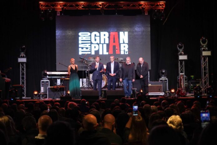 El intendente Federico Achával acompañó anoche la inauguración del Teatro Gran Pilar, El intendente Federico Achával acompañó anoche la inauguración del Teatro Gran Pilar,