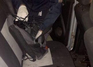 Detienen a tres delincuentes que portaban equipamiento de la policía bonaerense Detienen a tres delincuentes que portaban equipamiento de la policía bonaerense