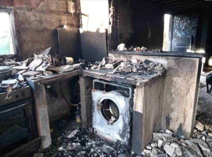 Incendio y pérdidas totales en una casa de Peruzzotti Incendio y pérdidas totales en una casa de Peruzzotti
