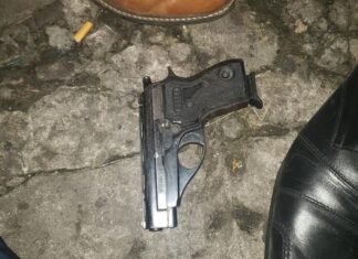 Le secuestraron el arma a la persona detenida por intento de asesinato a Cristina Fernández Le secuestraron el arma a la persona detenida por intento de asesinato a Cristina Fernández