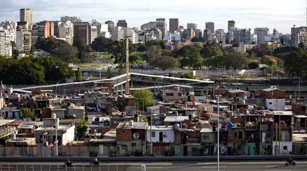 Pobreza El Índice de Pobreza bajó al 36,5% al término del primer semestre del año