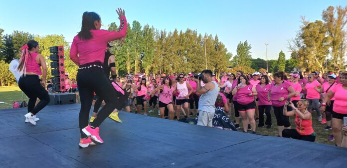 Masterclass de Zumba (2) La Master Pink Pilar promete pintar de rosa el Polideportivo de Pilar