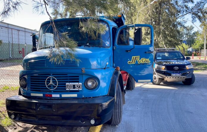 Detienen a delincuentes acusados de robar materiales de las calles de Pilar Detienen a delincuentes acusados de robar materiales de las calles de Pilar