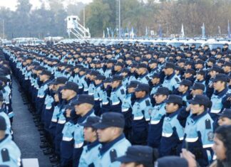 Achával acompaño a los nuevos oficiales de la Policía de la Provincia Achával acompaño a los nuevos oficiales de la Policía de la Provincia
