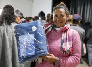 Achával lanzó la cuarta edición del programa Abrigar, que une la solidaridad de las mujeres Achával lanzó la cuarta edición del programa Abrigar, que une la solidaridad de las mujeres