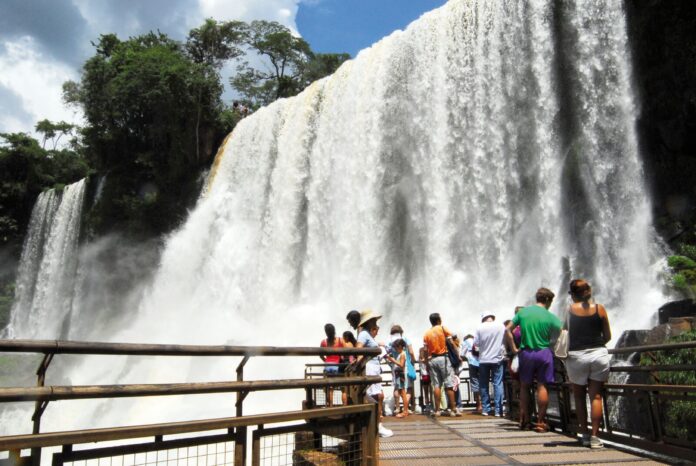 k_nqp3b- Por el fin de semana XL, viajaron 2,2 millones de turistas y gastaron $106.197 millones