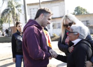 Achával recorrió las nuevas calles asfaltadas en Derqui