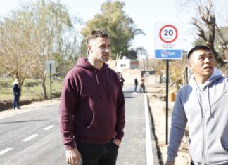 Achával recorrió las nuevas calles asfaltadas en Derqui Achával recorrió las nuevas calles asfaltadas en Derqui
