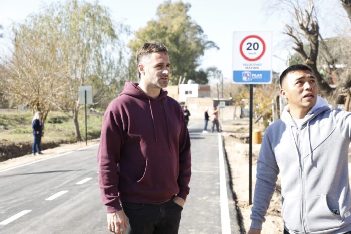 WhatsApp Image 2023-07-01 at 16.50.02 Achával recorrió las nuevas calles asfaltadas en Derqui