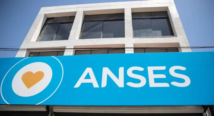 El organismo de seguridad social pagará dos suplementos debido al aumento del salario mínimo: uno de $15,000 correspondiente a julio y otro de $21,000 para el mes de agosto.