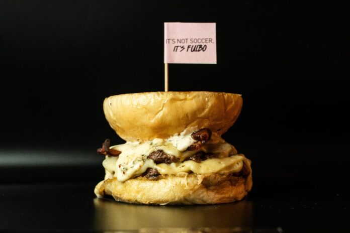 Local gastronómico de Pilar presenta una hamburguesa en homenaje a Messi Local gastronómico de Pilar presenta una hamburguesa en homenaje a Messi