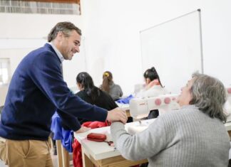 Achával en la Casa Desarrollo Humano de Lagomarsino: “Creemos en un Estado que apoya y acompaña” Achával en la Casa Desarrollo Humano de Lagomarsino: “Creemos en un Estado que apoya y acompaña”