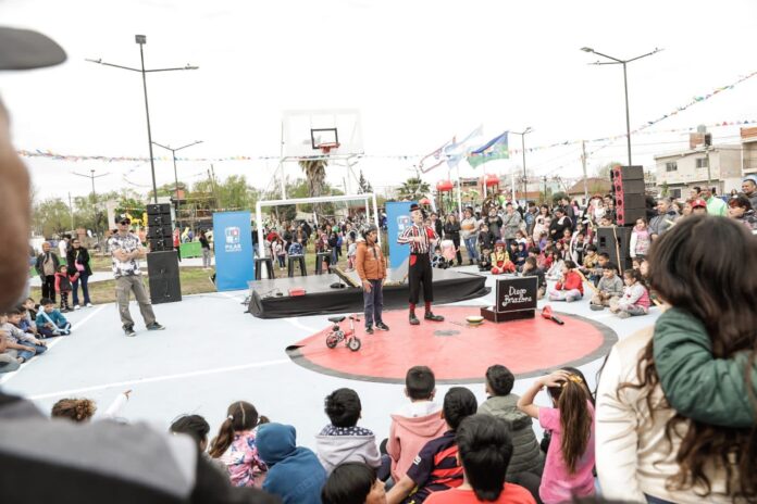 Achával inauguró la nueva Plaza Las Calandrias en Los Tilos