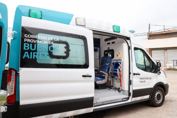 Achával acompañó la incorporación de una ambulancia de alta complejidad para Pilar