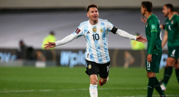 El partido se llevará a cabo a las 17:00, hora local, en el estadio Hernando Siles, situado a una altitud de 3,650 metros sobre el nivel del mar. Será dirigido por el árbitro uruguayo Esteban Ostojich y se transmitirá en vivo por TV Pública y TyC Sports.