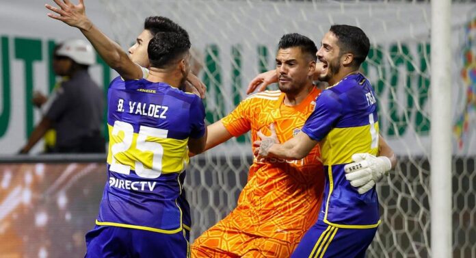 Boca Juniors avanzó a la final de la Copa Libertadores de América al vencer a Palmeiras en una emocionante serie de penales después de un empate 1-1 en los 90 minutos en el estadio Allianz Parque. Sergio 'Chiquito' Romero se destacó como la gran figura de Boca Juniors al atajar dos penales decisivos en la tanda de penales.